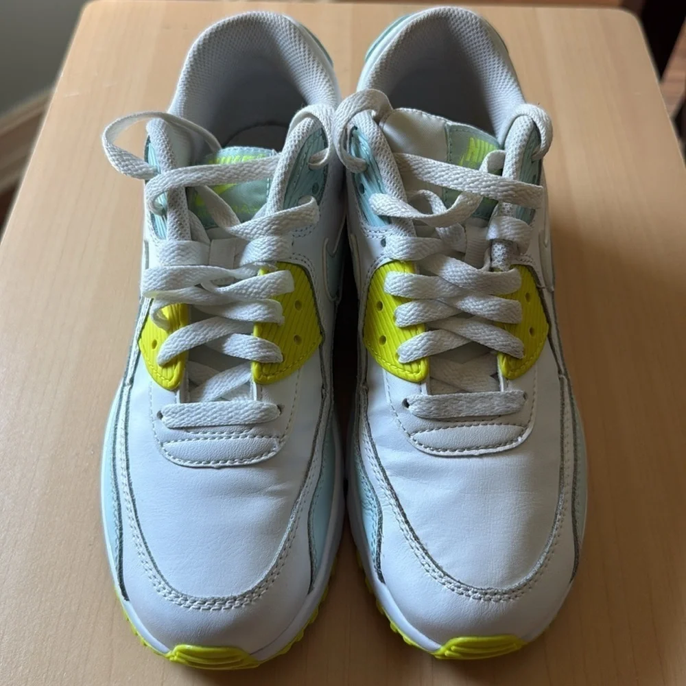 NIKE AIR MAX 90 Pastel size 6 youth